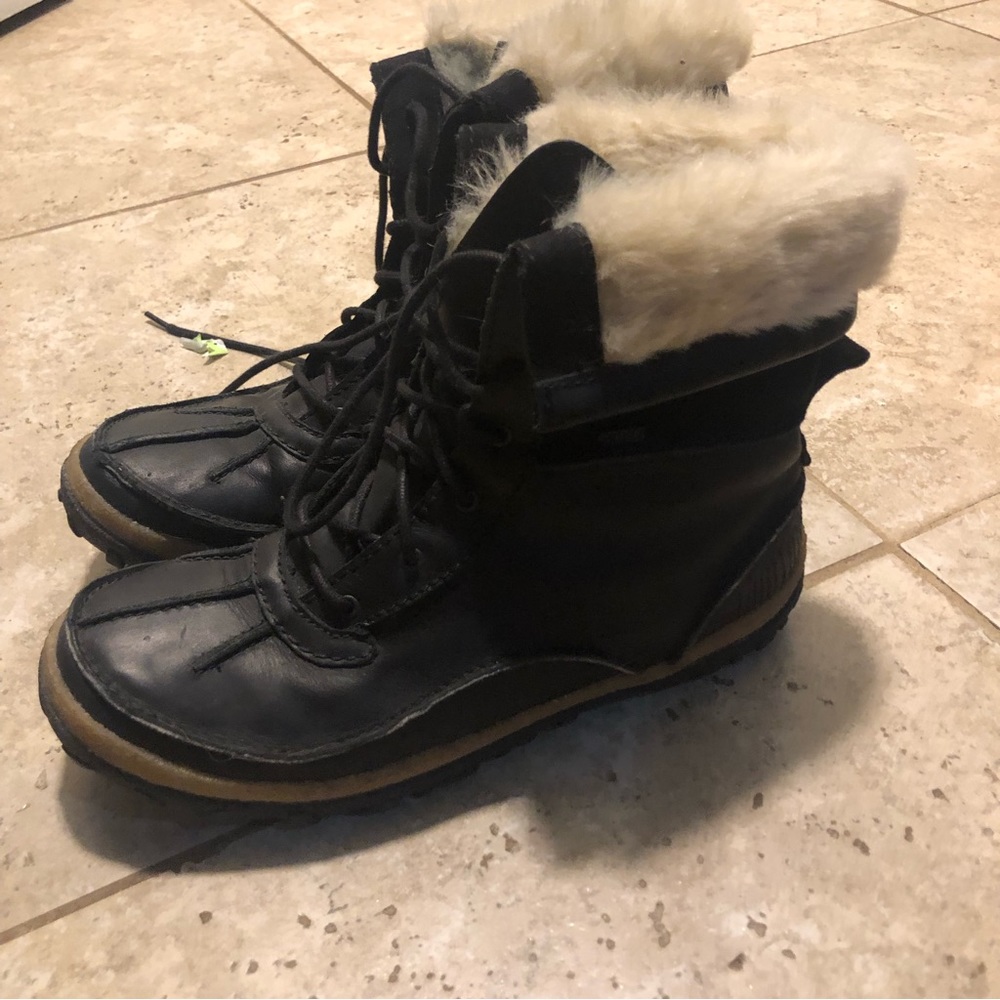 $199 Merrell Waterproof Black Fur Lined Lace-up Foldover Boots Sz 9